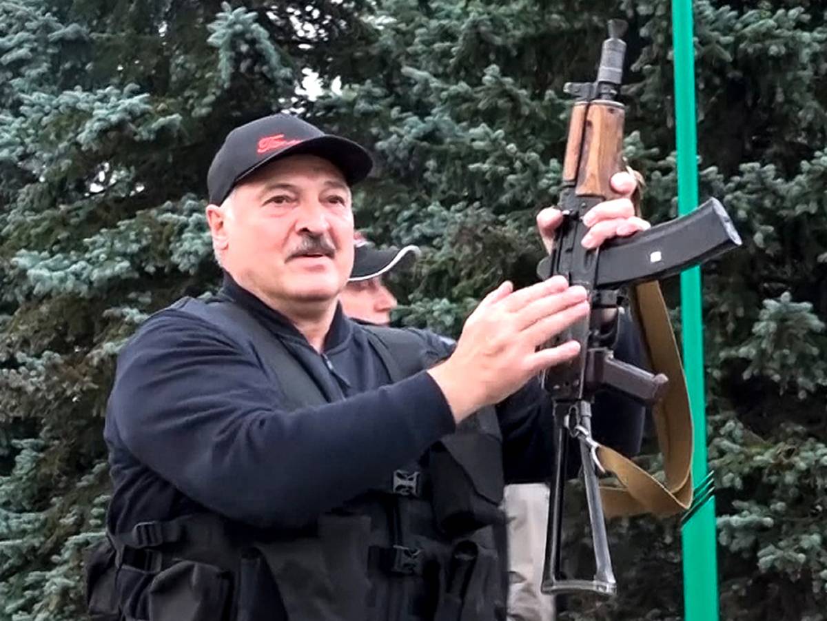 Прибалты поддержали "вооруженный ответ" Лукашенко на санкции Литвы