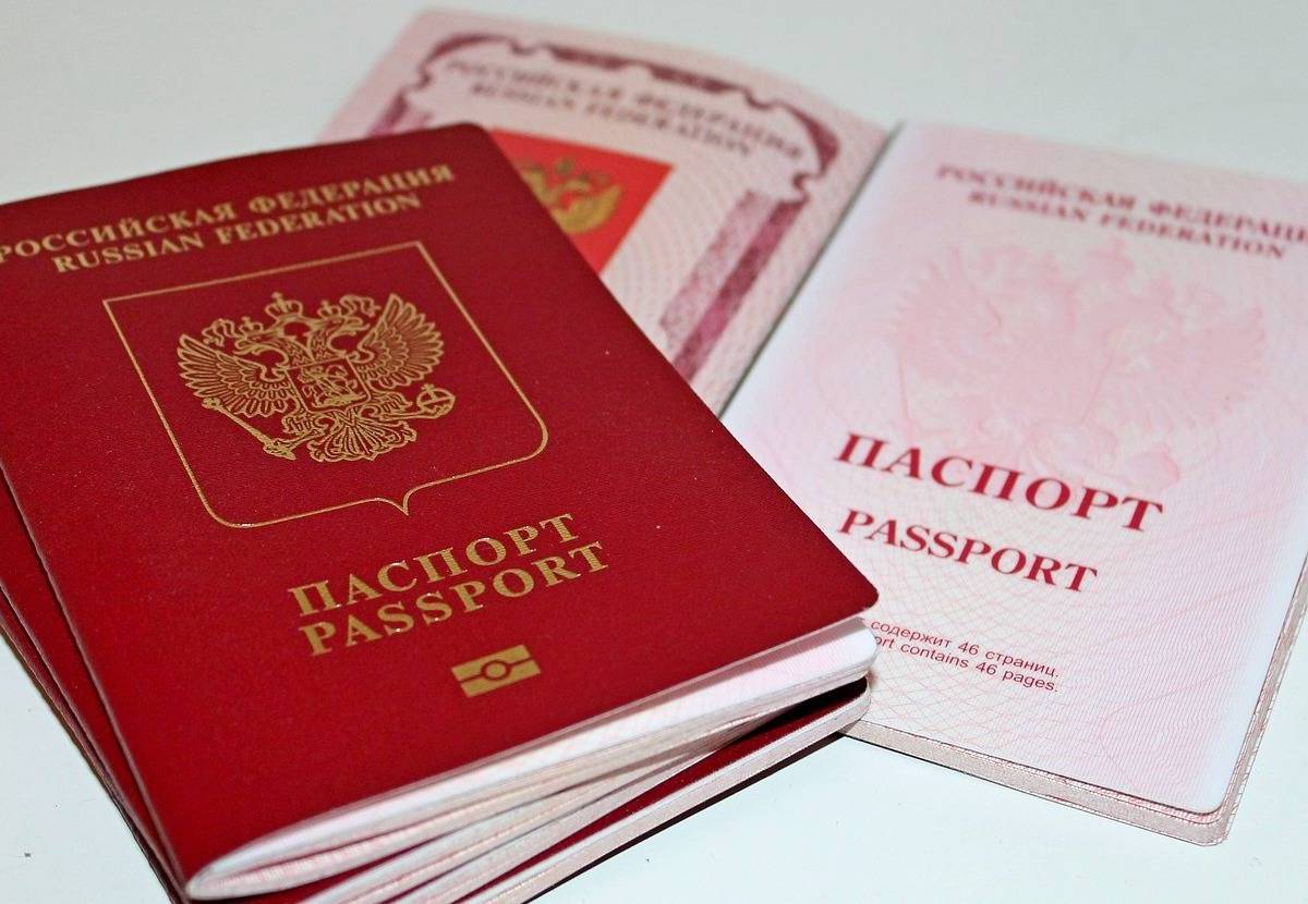 Владельцев паспортов РФ на Украине собрались лишать украинского гражданства