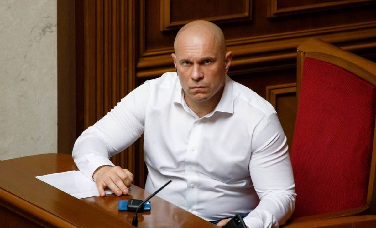 Украинский депутат объяснил, почему его надо было давить танками на майдане Украинский депутат объяснил, почему его надо было давить танками на майдане