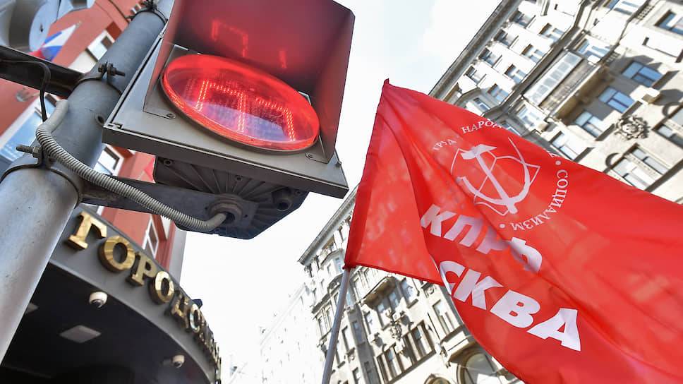 Кремль всерьез опасается успеха коммунистов на выборах в Госдуму Кремль всерьез опасается успеха коммунистов на выборах в Госдуму