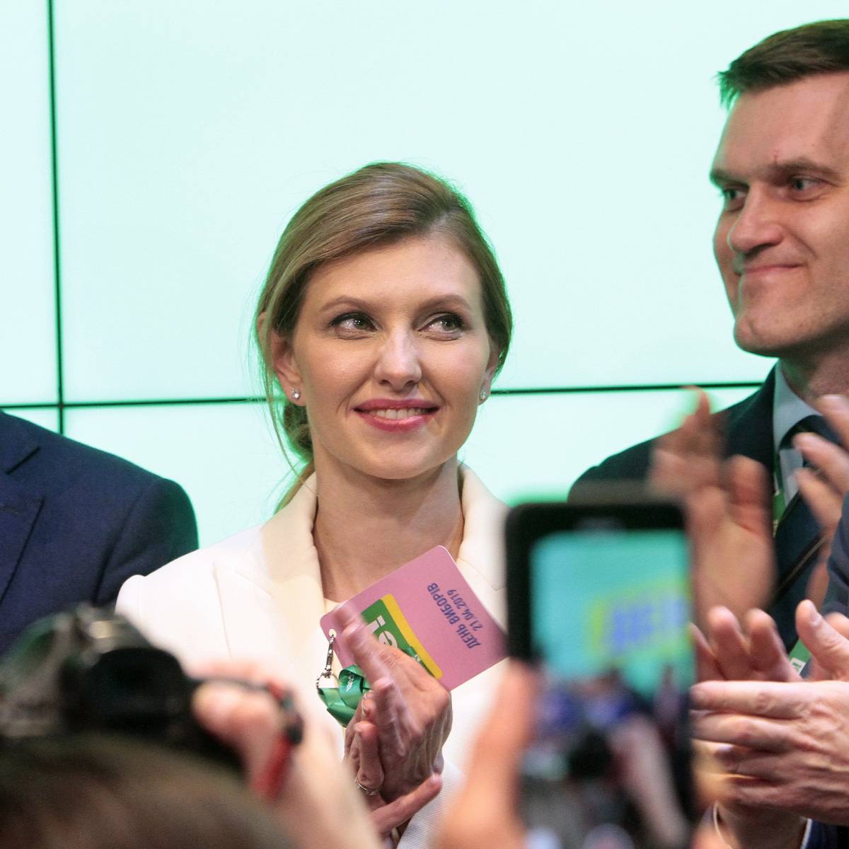 Зеленская запросила официальный статус и штат помощников