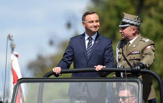 Польша использует годовщину "чуда на Висле" для давления на Украину