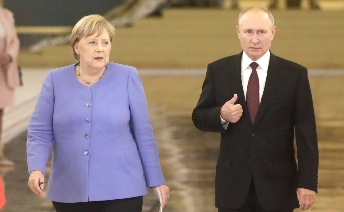 Немецкие СМИ пояснили, какие испытания выдержала Меркель, заслужив уважение Путина