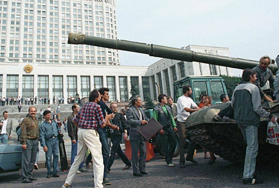 30-летие ГКЧП: заранее заготовленный контрольный выстрел в СССР