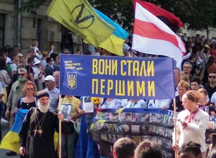 Марш АТО в Киеве сопровождался оскорблениями в адрес Путина и Лукашенко