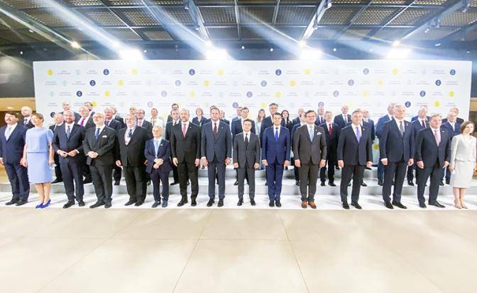 «Крымская платформа»: дружба «за» и «против» «Крымская платформа»: дружба «за» и «против»