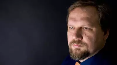 Кот заявил, что демократия в России нужна лишь «на уровне деревни» Кот заявил, что демократия в России нужна лишь «на уровне деревни»