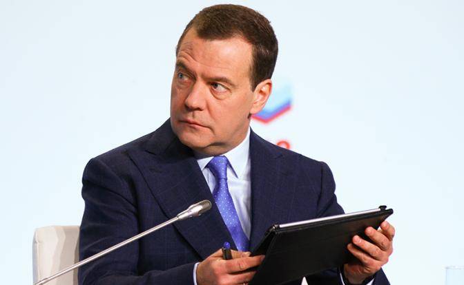 «Десять лет без права переписки»: Дмитрий Медведев допустил запрет соцсетей «Десять лет без права переписки»: Дмитрий Медведев допустил запрет соцсетей