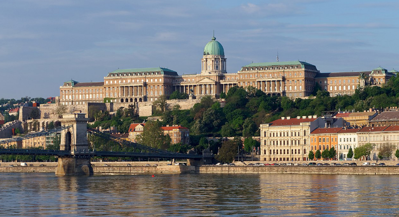 Будапешт больно припомнил Киеву закон об образовании