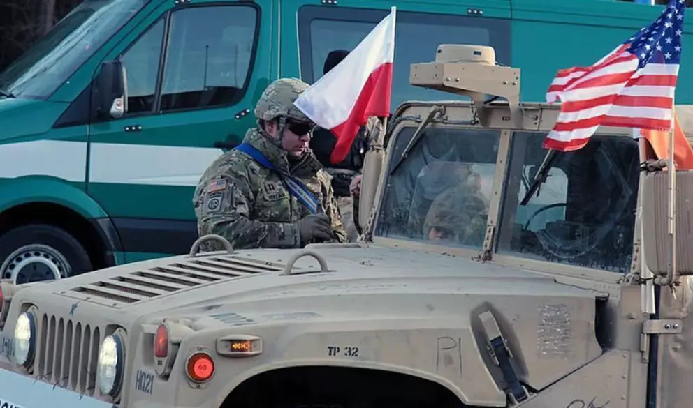 Власти Польши запугивают население страны по приказу США и ЕС