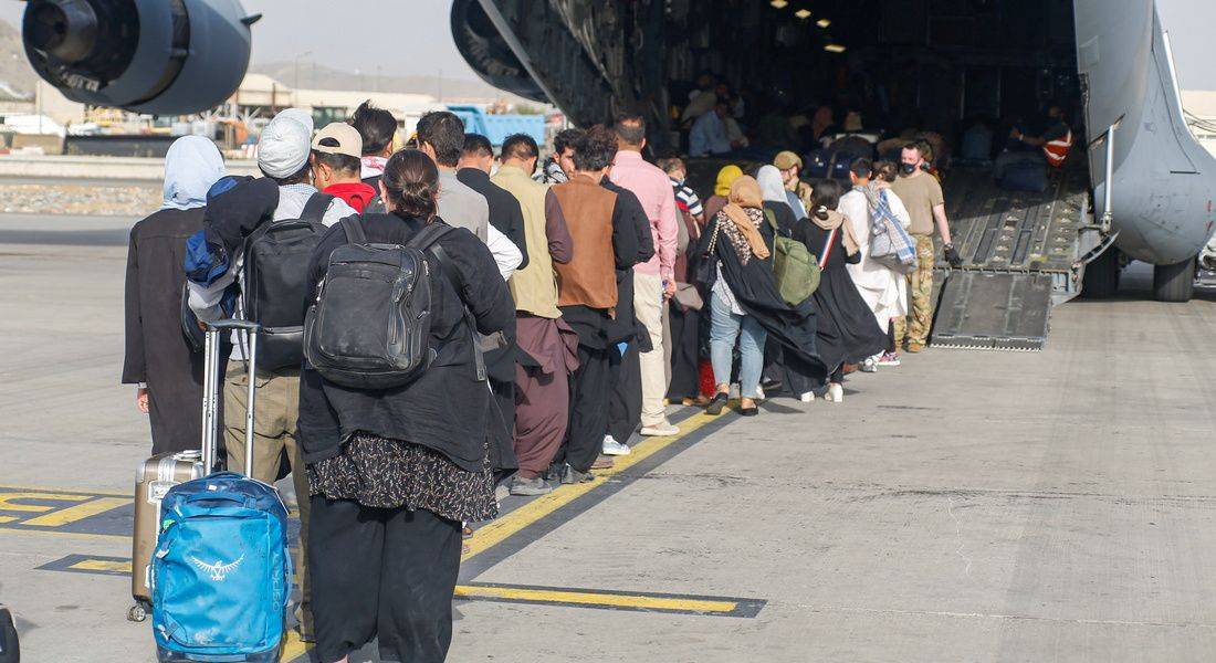 Почему беженцев из Афганистана везут в Одессу?