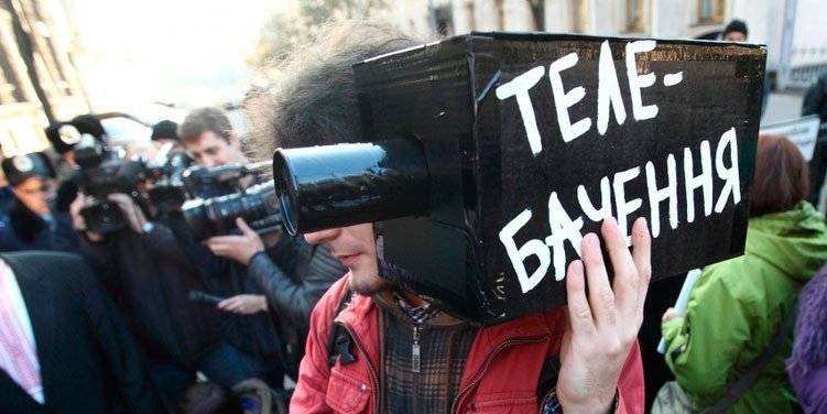 Гость из Грузии отчитал украинского ведущего за отказ говорить по-русски Гость из Грузии отчитал украинского ведущего за отказ говорить по-русски