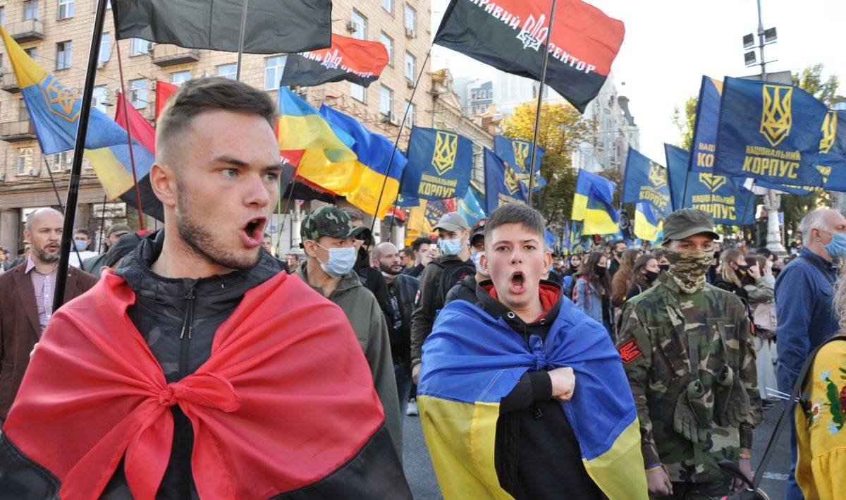 Политика взаимоисключающих смыслов на Украине – не клоунада