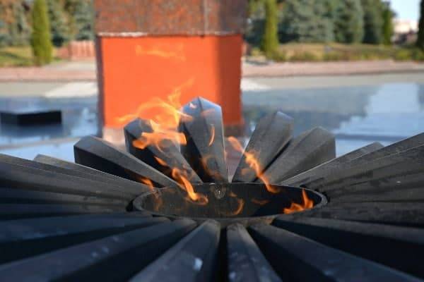 Протестующие заставили власти Молдовы вновь зажечь Вечный огонь в Кишиневе