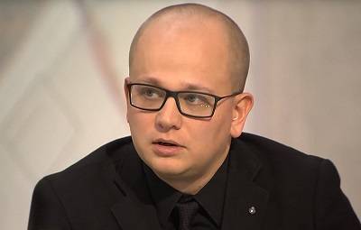 Валяев: Зеленский может объявить на Украине чрезвычайное положение Валяев: Зеленский может объявить на Украине чрезвычайное положение