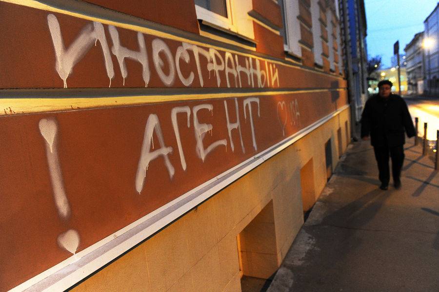 Башни Кремля делят иноагентов на вредных и не очень Башни Кремля делят иноагентов на вредных и не очень