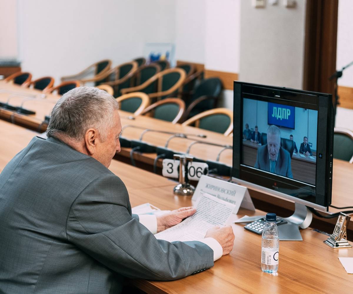 Жириновский: Коммунизм в СССР строили «на штыках», а «на штыках» существовать нельзя