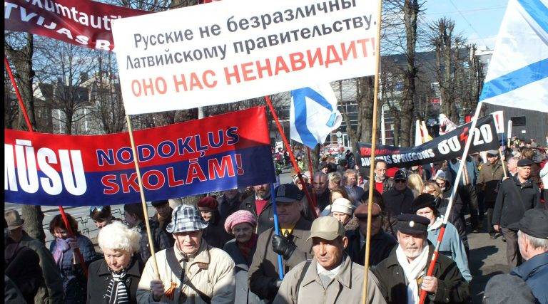 В Прибалтике ужесточаются репрессии против русских