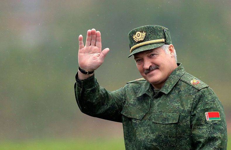 Лукашенко пошел по экзотическому пути признания Крыма