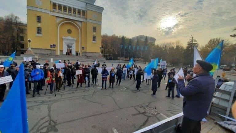 Почему власти Казахстана разрешили митинги против России Почему власти Казахстана разрешили митинги против России