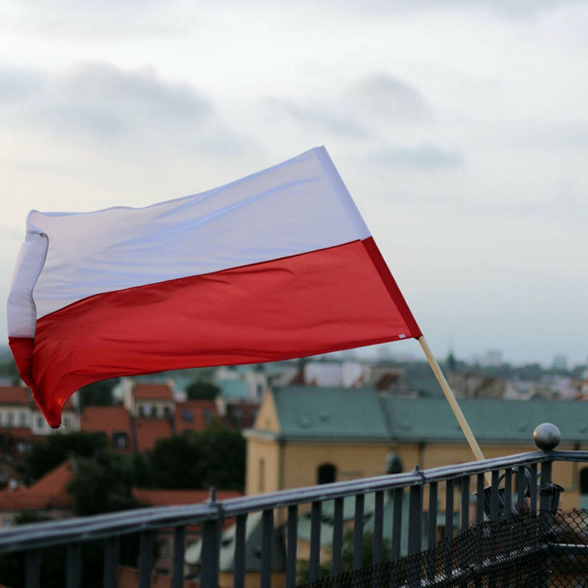 Поляки гневно отреагировали на обвинения Варшавы в адрес РФ Поляки гневно отреагировали на обвинения Варшавы в адрес РФ