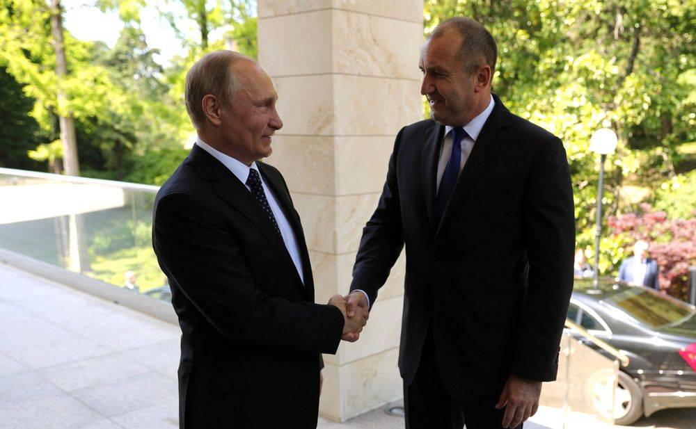 Читатели болгарской прессы назвали президента Радева «агентом Кремля»