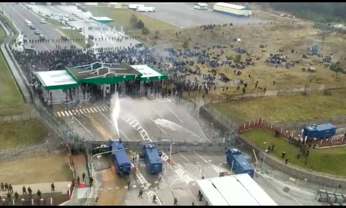 Мигранты оказались заложниками грязной и лицемерной политики Запада Мигранты оказались заложниками грязной и лицемерной политики Запада