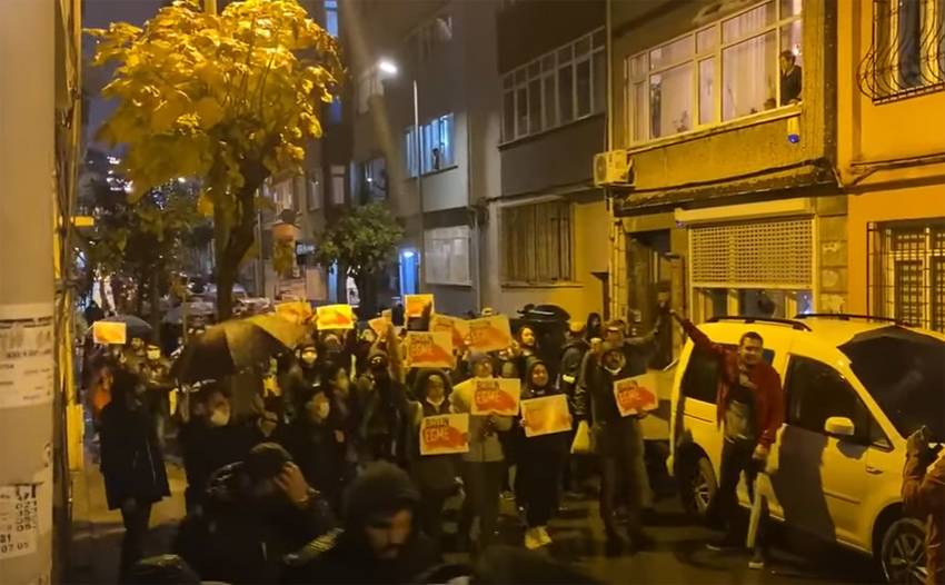 Массовые протесты в Турции: большие амбиции Эрдогана обнажают слабый тыл Массовые протесты в Турции: большие амбиции Эрдогана обнажают слабый тыл