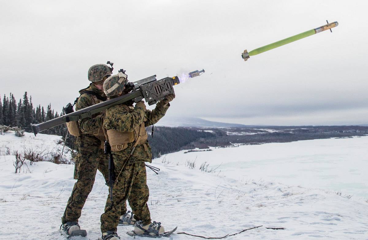 «Javelin мало, Stinger давай!»: Запад сам подводит Украину к столкновению с Россией