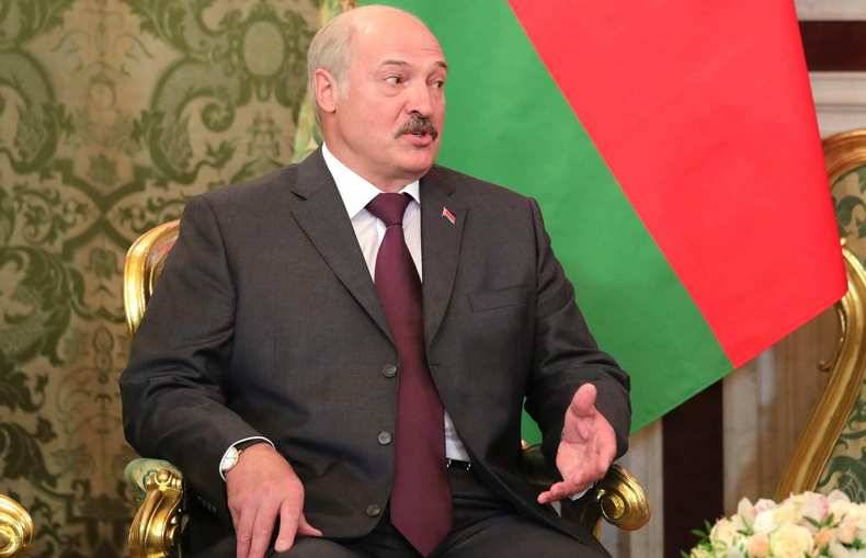 Лукашенко расставил силки на Путина, попросив ядерную бомбу