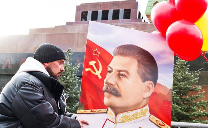 Россияне мечтают вернуть Сталина, но стесняются сказать вслух Россияне мечтают вернуть Сталина, но стесняются сказать вслух