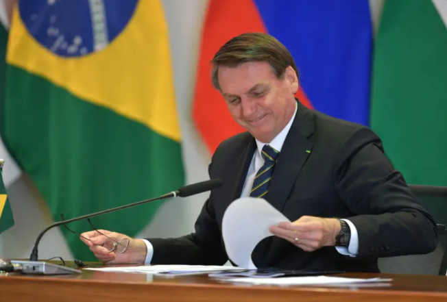 Уровень неодобрения президента Бразилии Жаира Болсонару достиг 60%