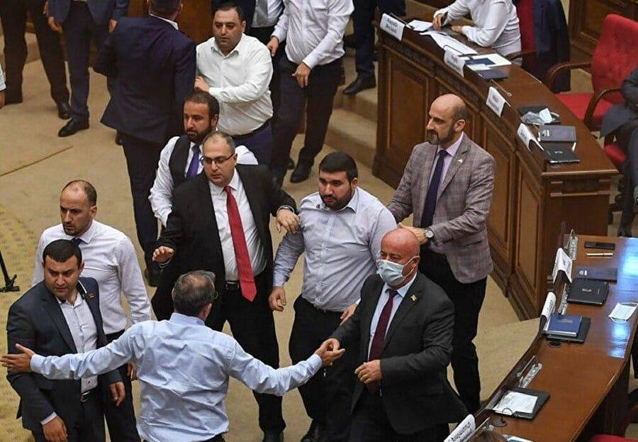 Армения: драки в парламенте и страсти по «Зангезурскому коридору»