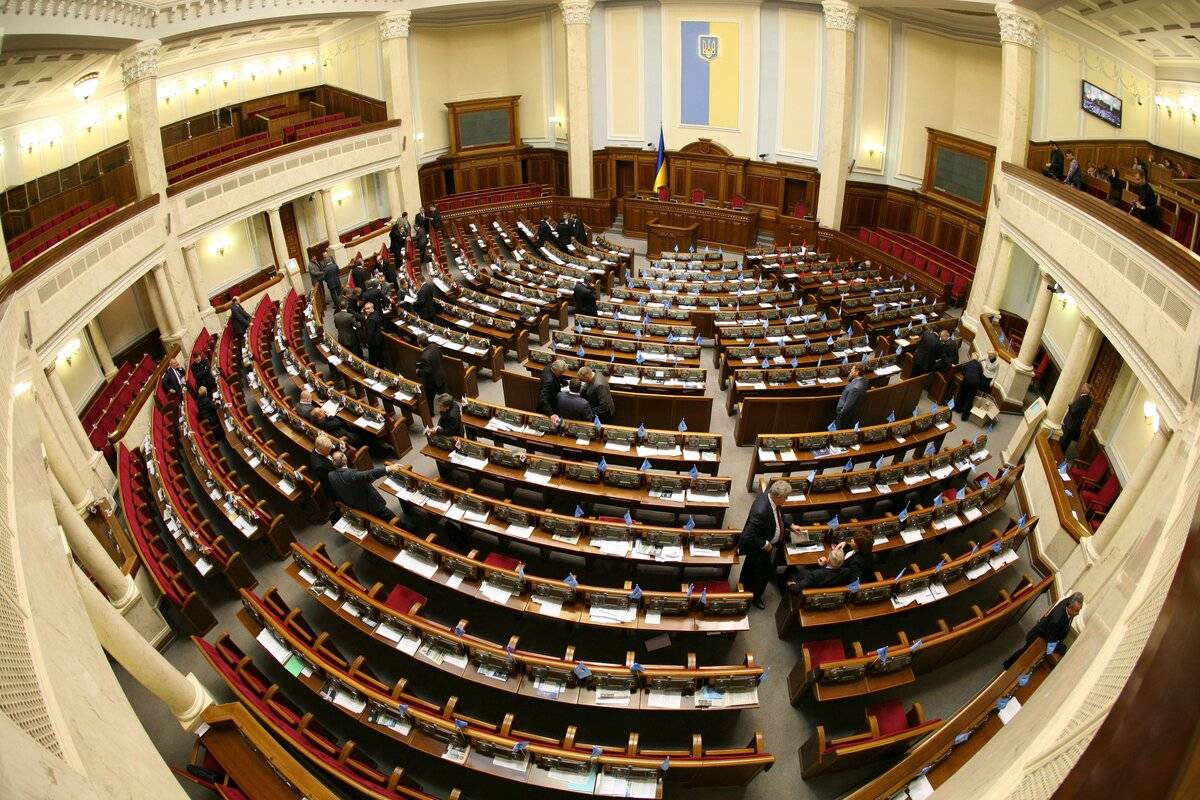 Внутренние политические склоки угрожают роспуском парламента Украины Внутренние политические склоки угрожают роспуском парламента Украины