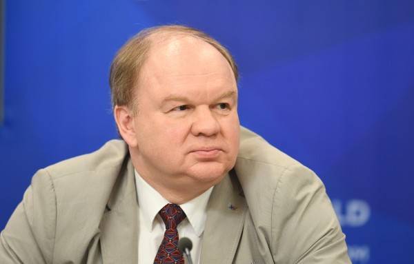 Топорнин предложил способ поднять со дна отношения Чехии и России Топорнин предложил способ поднять со дна отношения Чехии и России