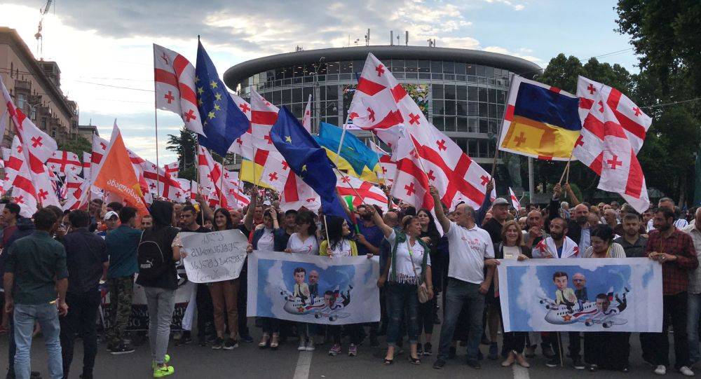 Возвращение Саакашвили не сработало: Грузинская оппозиция меняет лозунги
