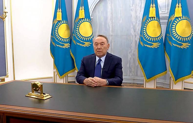 Пенсионер отрекся от престола: между строк обращения Назарбаева