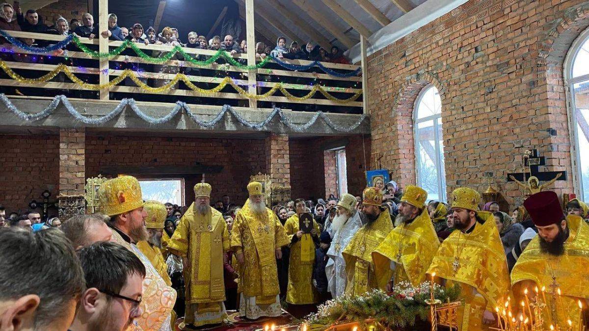 Несмотря на противодействие, православных храмов на Украине всё больше