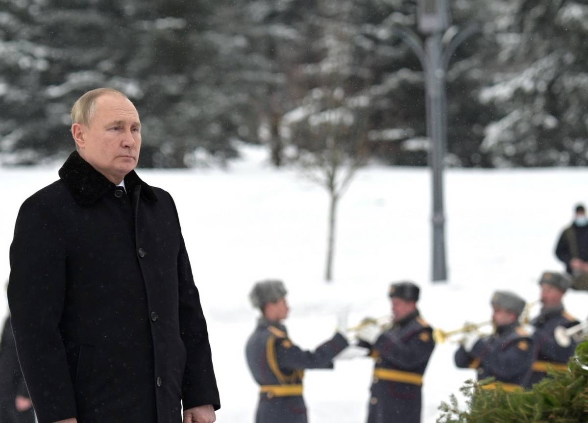 Эксперт: у главы России есть шанс надавить на Украину и избежать санкций