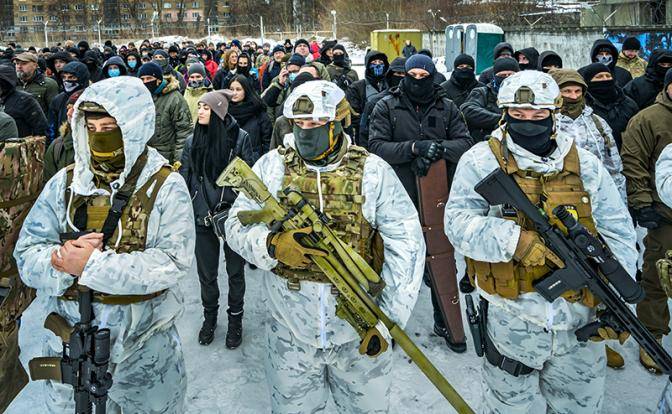 Украинцы готовятся бежать от войны: кто в Европу, а кто – к «агрессору» Украинцы готовятся бежать от войны: кто в Европу, а кто – к «агрессору»