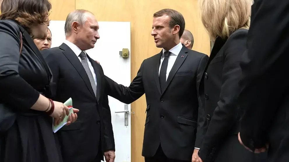 Занять позицию Меркель: зачем Макрон прибудет на встречу с Путиным Занять позицию Меркель: зачем Макрон прибудет на встречу с Путиным
