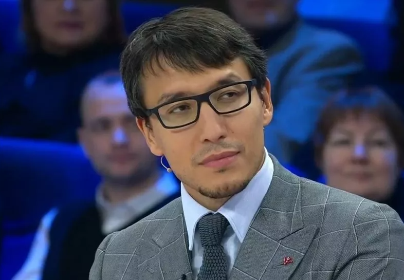 Абзалов раскрыл реальную роль Макрона в переговорах по Украине Абзалов раскрыл реальную роль Макрона в переговорах по Украине