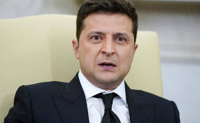 Зеленскому с Байденом предлагают вручить Премию мира Зеленскому с Байденом предлагают вручить Премию мира