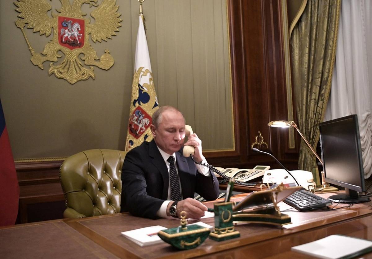 Кремль и Белый дом приняли предложение Макрона о встрече президентов РФ и США в Париже