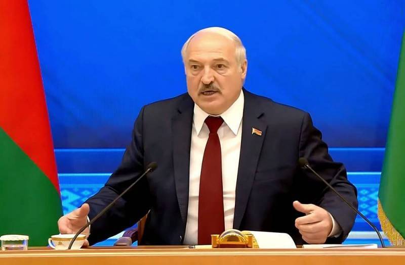 Как Александр Лукашенко превращается в пожизненного президента