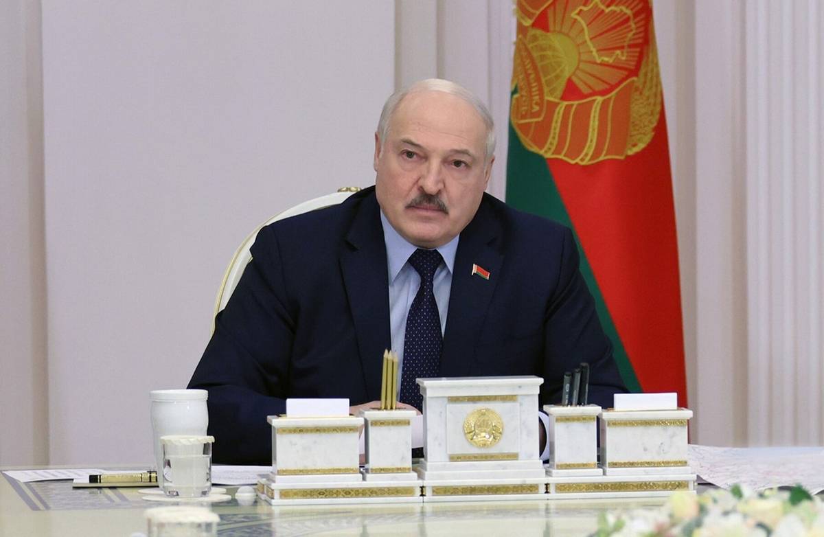 Временное признание: Макрон провел телефонные переговоры с Лукашенко из-за ситуации с Украиной