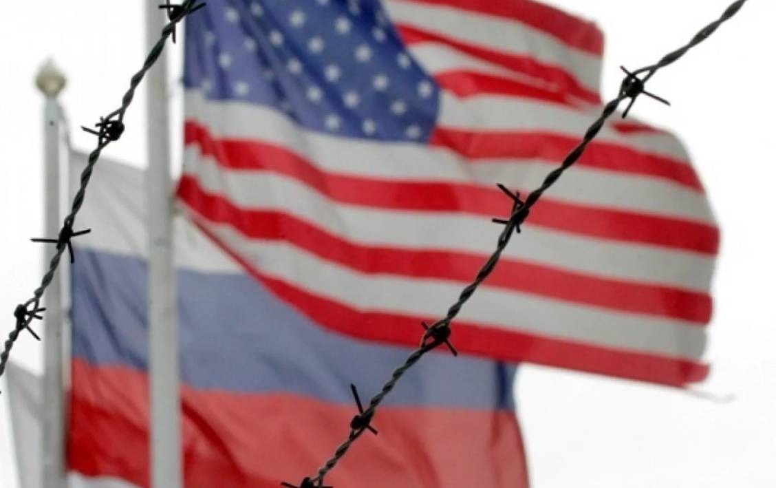 Под санкции США попали не только олигархи, но и журналисты и писатели