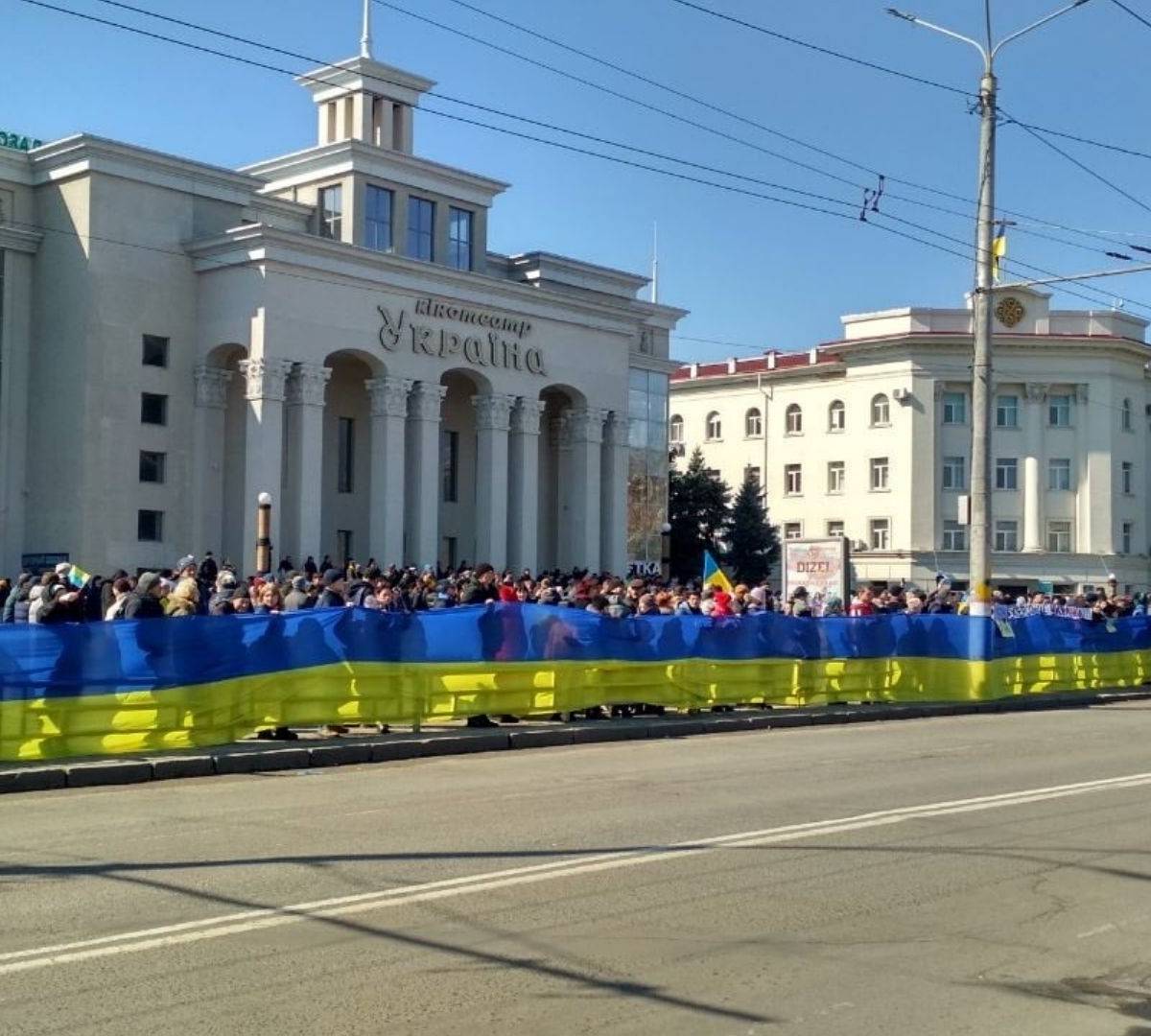 Херсон республика. Херсон народная Республика. Херсонская Республика. Незалежная город. Херсон российские демонстрации.