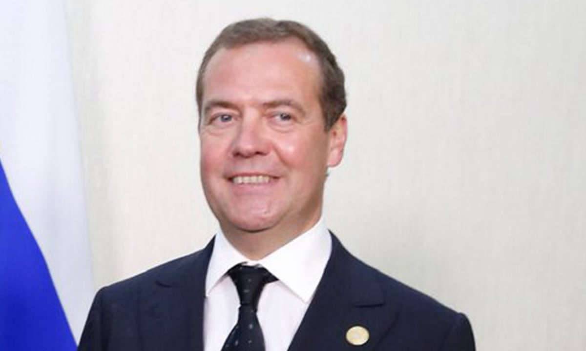 Медведев о запрете Зеленским оппозиционных партий: Так держать!