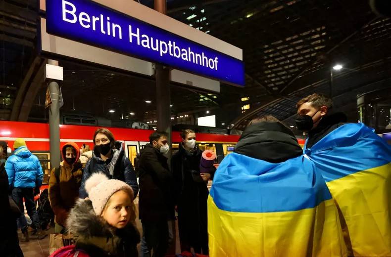 Европу возмутила агрессия украинцев: драки, хамство, осквернение памятников